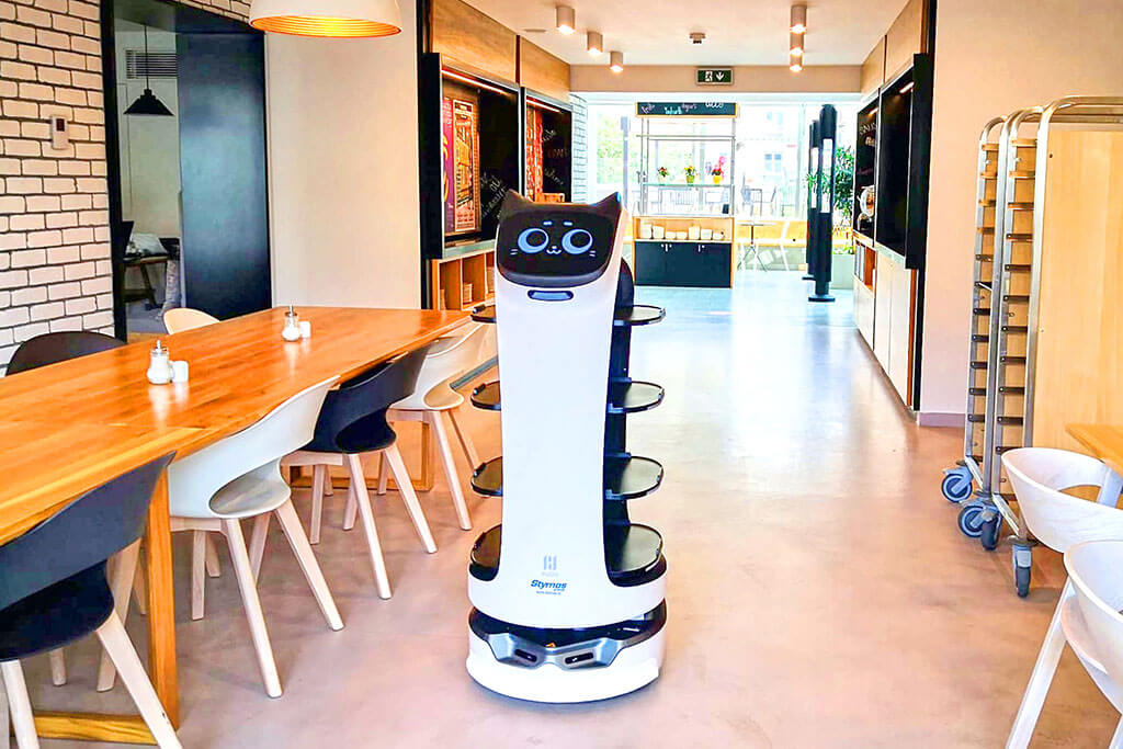 Cận cảnh Bellabot phục vụ trong nhà hàng